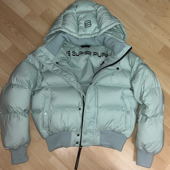 NWOT Aritzia TNA The Super Puff ™ Bomber -  XS - Picture 3 of 9